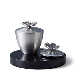 Bol élégant en métal argenté brossé pour le rangement des fruits secs et des dates, organisateur de table avec couvercle papillon - Product Image 1