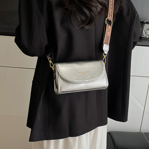 Nuova borsa di lusso alla moda per le giovani ragazze carino stile Preppy Vintage piccole borse con decorazione a catena - Product Image 4