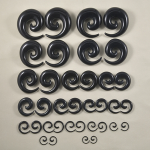 Acrílico negro y blanco oreja espiral expansor tapones para los oídos espiral oreja-Piercing Camilla cuerpo joyería 1,2mm-24mm Piercing joyería - Product Image 1