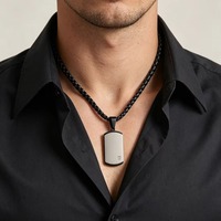 Collier pendentif carré en acier inoxydable incrusté de cristaux, bijou de cou minimaliste étanche style hip-hop pour homme, idéal pour le quotidien et les cadeaux