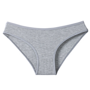 Culottes Bikini Grises en Coton Tricoté Respirant pour Femmes – Couleur Unie, Taille Mi-Haute, Confortables pour Usage Quotidien – Vente en Gros - Product Image 1