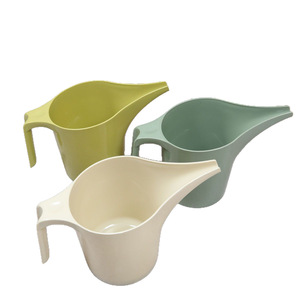 Arrosoir à long bec en plastique vert et jaune, durable pour une utilisation intérieure et extérieure - Product Image 2