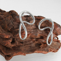 Boucles d'oreilles créoles géométriques unies et audacieuses Gaovo pour femmes, en acier inoxydable plaqué or 18 carats, résistantes au ternissement, bijoux d'oreille tendance