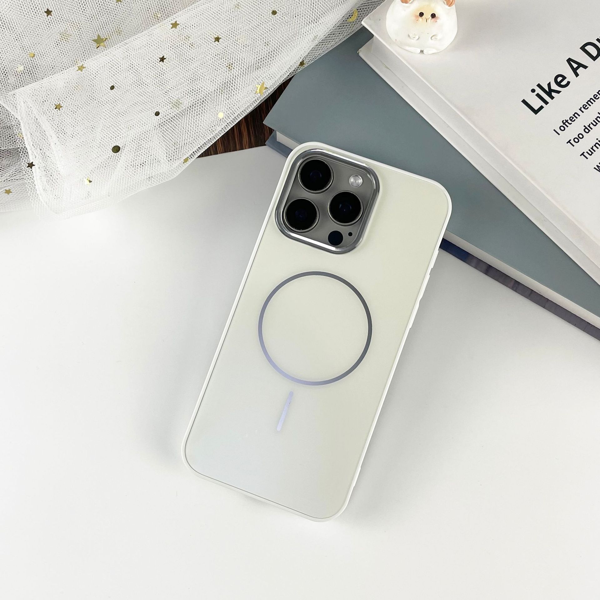 สีขาวครีม