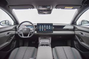 2025 BYD Qin L EV Elektroauto 4x4 4-Türer 5-Sitz New Energy Fahrzeug Hot Selling 4x4 Fahrtyp zum Verkauf - Product Image 3