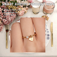 Trendiger personalisierter Modeschmuck, PVD 18K vergoldeter Ring mit einem einzelnen Zirkonia-Herzanhänger zum Selbermachen, gravierbarer Ring.