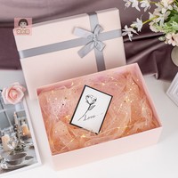 Boîte cadeau rose de qualité supérieure, décoration avec ruban argenté, pour les cadeaux de fête et d'anniversaire
