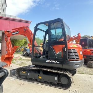 Excavadora de cadenas Doosan DX60 de segunda mano a precio económico, excavadora Doosan 60 de 6 toneladas con bomba hidráulica - Product Image 1