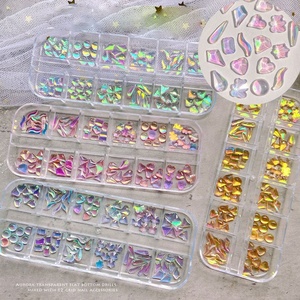 Strass à ongles en résine à dos plat, paillettes de couleur brillantes, vente en gros, 12 emplacements - Product Image 1