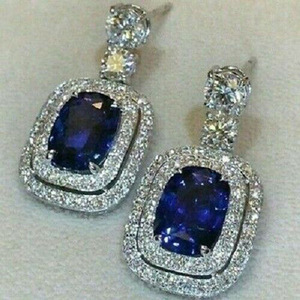 Orecchini in Platino con Diamanti e Zaffiro Blu Taglio Cushion, Diamanti Naturali Colore D Certificati GIA, Gioielli Classici da Sposa per Donna - Product Image 4