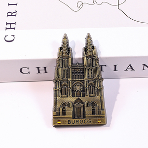 Aimant de réfrigérateur en alliage de zinc Cathedrale de Burgos, souvenir de voyage rétro en métal, décoration d'intérieur, cadeau de collection - Product Image 1