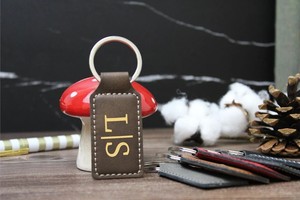 Porte-clés personnalisé en similicuir Laserable vierge porte-clés en cuir végétalien Groomsman gravé porte-clés en cuir monogramme porte-clés - Product Image 4