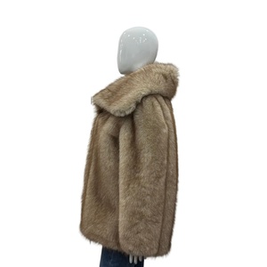 <span class=keywords><strong>Cappotto</strong></span> Corto Bicolore in Finta <span class=keywords><strong>Pelliccia</strong></span> di Chinchilla Stile Mantella <span class=keywords><strong>con</strong></span> Stampa Tonalità Naturali Sfumate, Silhouette Voluminosa, Pezzo d'Arte Invernale 2026 - Product Image 2