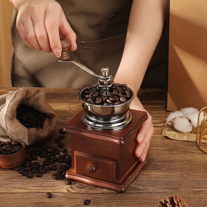 Ensemble cadeau moulin à café manuel et cafetière rétro de style premium, moulin à café manuel en bois classique, cafetière à piston - Product Image 2