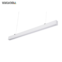 PL486080 Luminaire suspendu linéaire LED moderne 110 °   Diffuseur prismatique à faisceau large, CRI 90, 3000-6500K, pour bureaux et espaces commerciaux