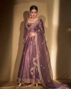 Fausse Georgette indienne traditionnelle de qualité supérieure pour fête de mariage avec broderie tissu de qualité supérieure pour costumes - Product Image 3