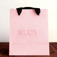 Sac en papier personnalisé avec logo en relief, estampage à chaud doré, sacs d'emballage cadeaux de luxe avec poignée en ruban