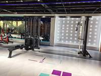 N°82 Appareil de musculation commercial multi-stations en acier à 5 niveaux, réglable, pour la musculation des pectoraux et des bras, avec fonction de tirage vertical, de tirage horizontal et d'entraînement des jambes et du dos