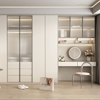Armoire de chambre sur mesure de fabrication artisanale, design italien moderne, en bois massif, grande capacité, écologique, avec portes battantes style Shaker