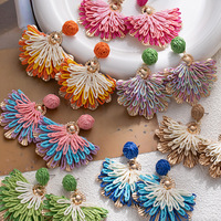 Anting Bunga Warna-warni dari Rumput Lafite Gaya Hawaii, Tenunan Tangan Bohemian Kelas Atas HL untuk Wanita