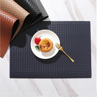 Napperons personnalisés de haute qualité modernes en Pu tissé motif en cuir antidérapant imperméable Tapis de table à manger