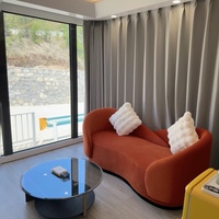 La Maison Mobile Modulaire Préfabriquée en Acier Est une Villa Capsule Triangulaire à Deux Étages Utilisée pour les Chambres et Bureaux d'Hôtel