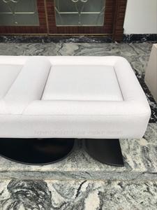 Banco Otomano Moderno Tapizado en Blanco con Base Metálica Curva para Muebles de Sala de Estar, Superventas - Product Image 2