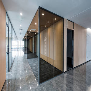 Muro divisorio fonoassorbente in vetro decorativo ufficio in stile legno - Product Image 4