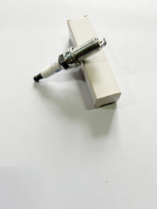 หัวเทียนรถยนต์6176 DILFR6D11อิริเดียมและแพลตตินัมวัสดุใหม่สำหรับเครื่องยนต์ซูซุกิและที่นั่ง - Product Image 6