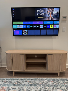 Mueble para TV Curvo de Estilo Moderno de Mediados de Siglo, Consola Multimedia de Madera con Almacenamiento Abierto y Puertas Corredizas para Sala de Estar, Apartamento u Oficina - Product Image 5