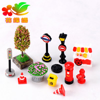 Miniature de rue : Panneau de signalisation, boîte aux lettres, hydrant, poubelle, parterre de fleurs, cône de signalisation, vue de rue, artisanat en résine, ensemble de cadeaux, figurines miniatures