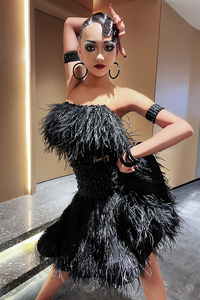 Robe de danse latine Vennystyle sans dos en plumes et spandex/coton – Costume de compétition de Blackpool sur mesure orné de cristaux - Product Image 3