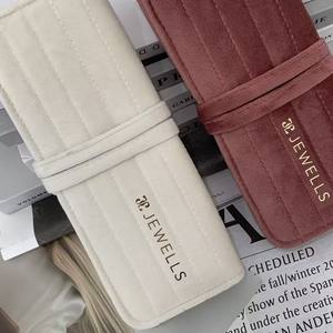 Bolsa de Viaje de Terciopelo para Joyas, Organizador Portátil para Guardar Aretes, Collares y Pulseras para Mujer - Product Image 3