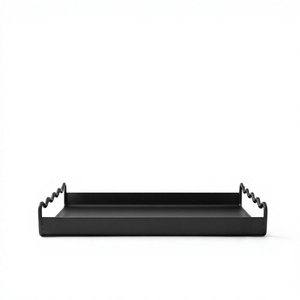 Plateau de service rectangulaire noir en métal lourd texturé moulé, article de vaisselle pour cuisine et salle à manger, en stock - Product Image 1