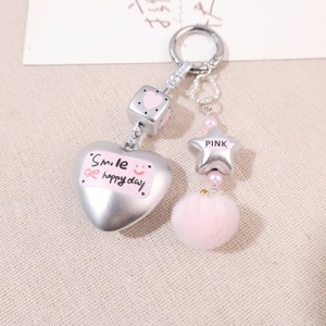 <span class=keywords><strong>Llavero</strong></span> de moda con bola de peluche, corazón y estrella plateados mate, dijes para bolso de niña, <span class=keywords><strong>llavero</strong></span> para coche, bola de pelo rosa, <span class=keywords><strong>llavero</strong></span> Y2K - Product Image 3