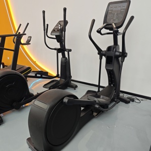 Équipement de fitness commercial haut de gamme de qualité supérieure, machine elliptique de cardio-training pour la maison et la salle de sport, cross-trainer - Product Image 3