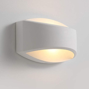 Lámpara LED de pared de 4W, 3000K, acabado blanco mate, ideal para iluminación ambiental y decorativa en espacios interiores. - Product Image 3