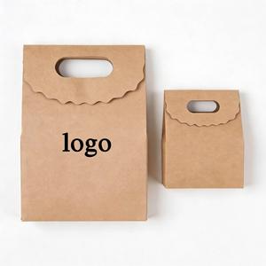 Bolsa de Regalo de Papel Kraft Marrón Personalizada con Asa Troquelada y Borde Festoneado, Ideal para Empacar Regalos y Alimentos - Product Image 1