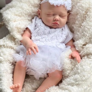 Muñeca realista de niña OtardDolls, muñeca Reborn de 45 cm con diadema de flores blancas para coleccionistas y exhibición - Product Image 2
