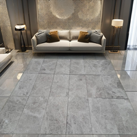 Carrelage en marbre gris clair, taille personnalisable, poli et fini, fabriqué en Turquie, moderne, système de pose à clipser, pour sols, murs, escaliers et bacs intérieurs/extérieurs