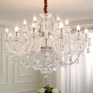 Candelabro LED de cristal de diseño contemporáneo para bodas, hoteles o villas con base de bombilla E12, velas incluidas - Product Image 1