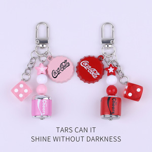 Llavero creativo con forma <span class=keywords><strong>de</strong></span> tapa <span class=keywords><strong>de</strong></span> botella <span class=keywords><strong>de</strong></span> <span class=keywords><strong>Coca</strong></span>-Cola, colgante <span class=keywords><strong>de</strong></span> estrella y dados personalizado, llavero <span class=keywords><strong>de</strong></span> moda para coche, colgante para <span class=keywords><strong>bolsa</strong></span> <span class=keywords><strong>de</strong></span> regalo - Product Image 4