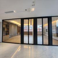 Cloison modulaire de qualité galerie d'art 120 mm avec cadre fin de 50 mm |   Système insonorisant sophistiqué à simple vitrage pour salons d'entreprise