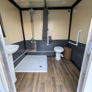 Remolque de Ducha Móvil Combinado con 1-6 Cabinas, Remolque de Baño con Ducha, Unidad de Baño Portátil para Parques y Campamentos - Product Image 2