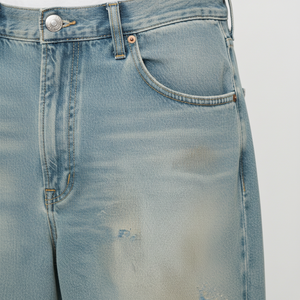 ヴィンテージウォッシュ加工のストレートレッグジーンズ、ダメージ加工とリップド加工のデニム生地を使用、カジュアルでゆったりとしたレトロスタイル。 - Product Image 2