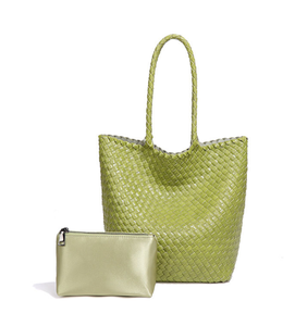 Venta al por mayor de varios modelos de bolsos de mano, carteras y bolsas de mujer de diferentes marcas. - Product Image 1