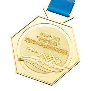 Medalla de finalista de maratón y senderismo personalizada de fábrica con cinta, medalla deportiva para trail running, artesanía en esmalte 3D personalizada - Product Image 3