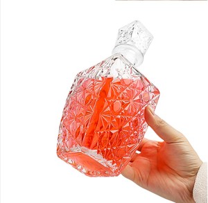 Decantador de vidrio de forma cuadrada con tapa de spray 100mL 200ml 500ml y 750ml Capacidades para whisky <span class=keywords><strong>Vodka</strong></span> Vino tinto y Brandy - Product Image 3