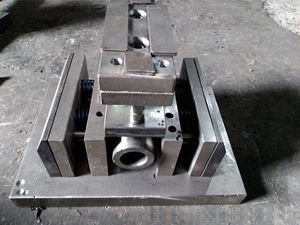 قوالب وتشكيلات تينروي، قالب ضغط تدريجي لموصلات RJ45، مصنع قوالب، قطع معدنية مختومة للسيارات - Product Image 4