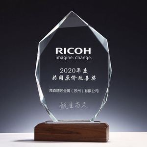 Trofeo de Cristal Grabado con Láser Personalizado al por Mayor, Trofeo de Cristal Económico con Base de Madera - Product Image 1